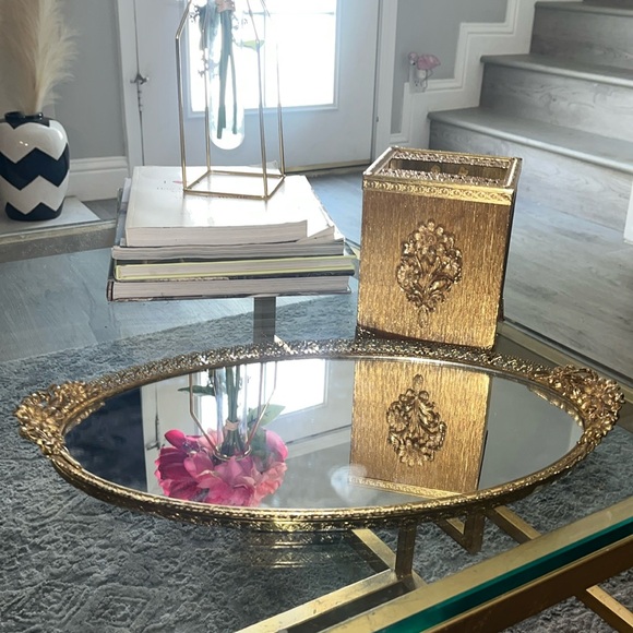 Vanity tray and tissue box rare find